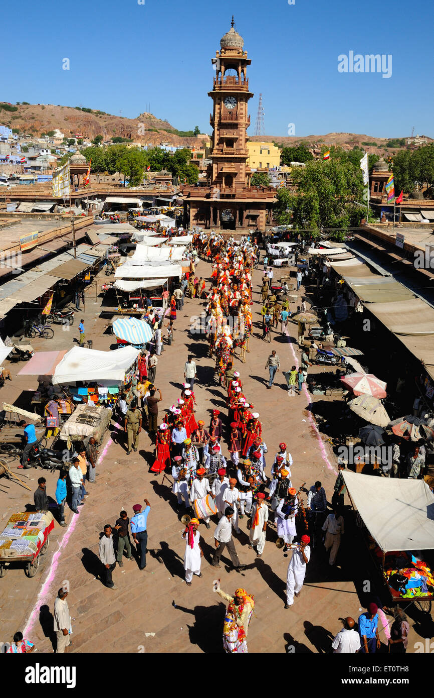 Marwar festival procesión en la torre del reloj ; ; ; Rajasthan Jodhpur India Foto de stock