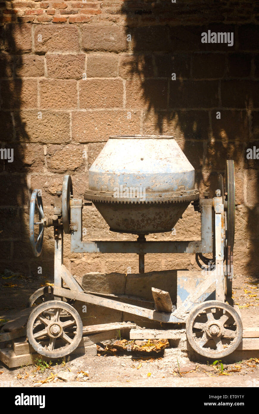 Batidora de mano pequeña de cemento Pune ; ; ; Maharashtra India Foto de stock