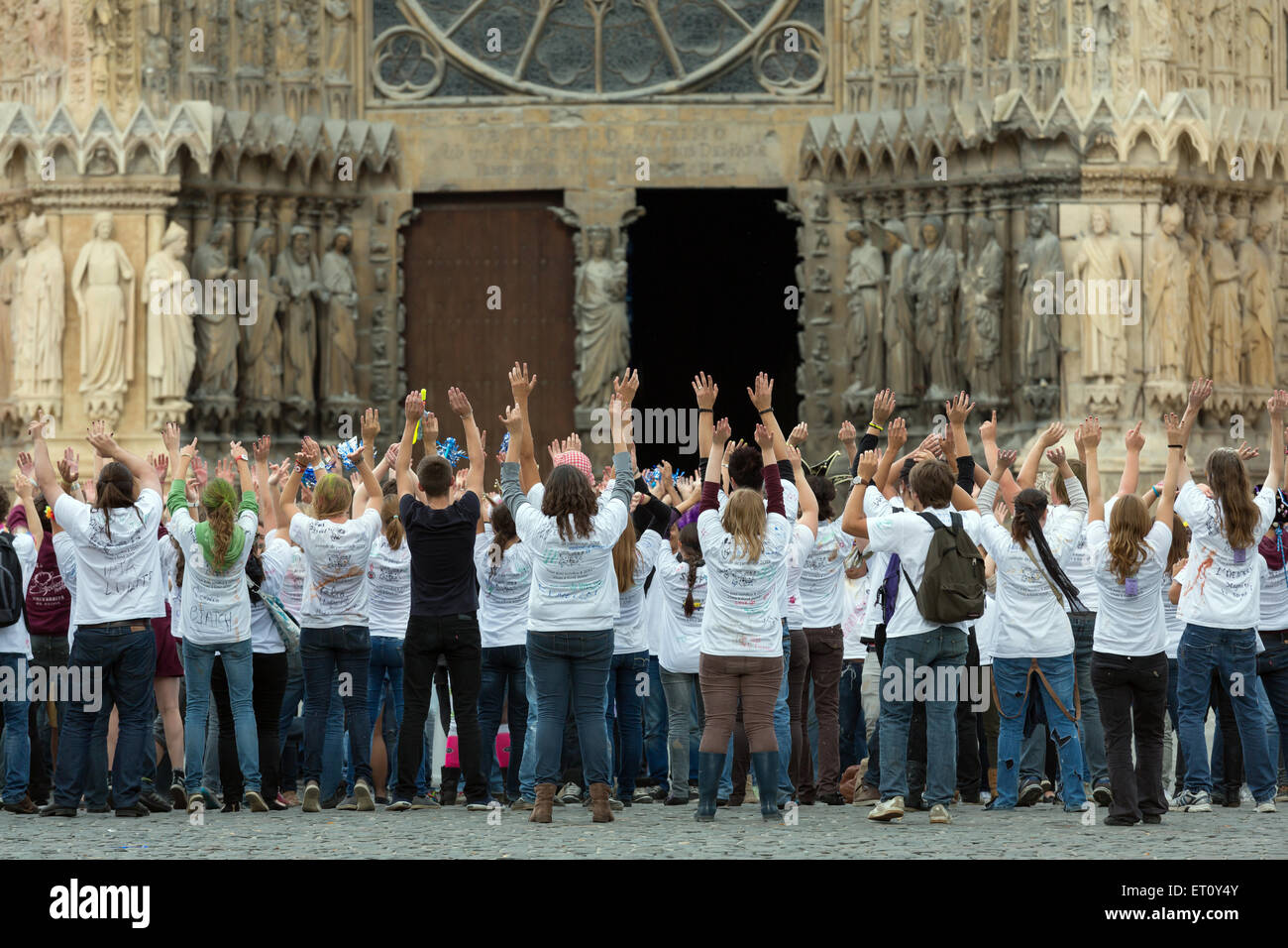 En Reims, Francia, los estudiantes celebran la frescura con el journee de parrainage Foto de stock