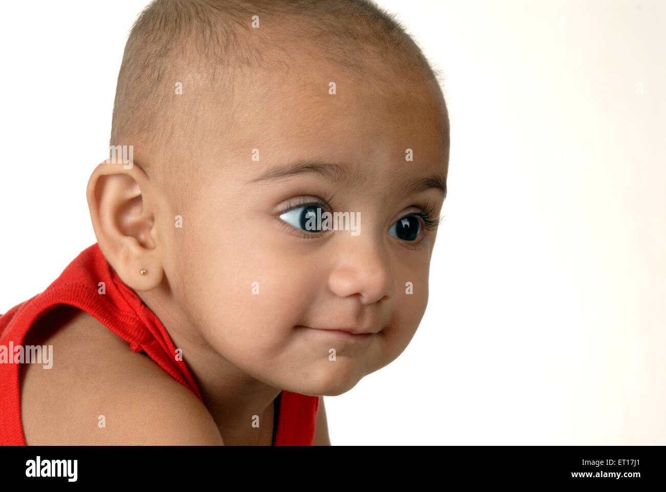 Baby Boy cara closeup los ojos abiertos sobre fondo blanco señor#152 Foto de stock