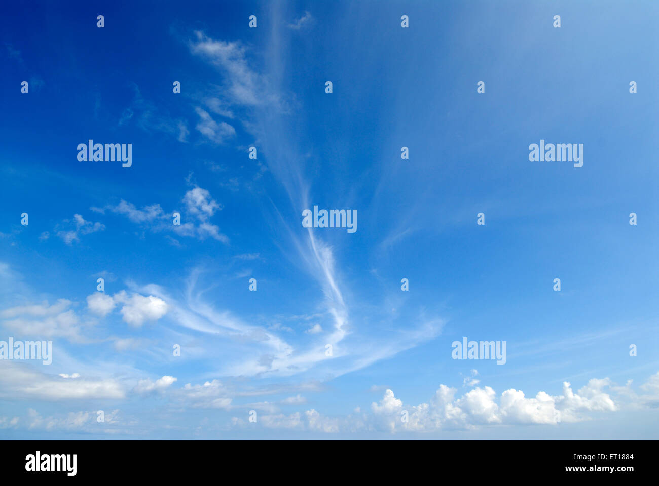 Cielo azul, nubes blancas, Port Blair, Andaman y las islas Nicobar, territorio de la Unión de la India, UT, India, Asia Foto de stock