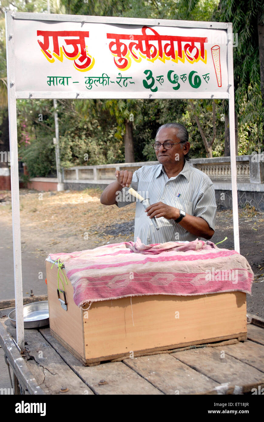 India kulfi helado tradicional proveedor Devlali Maharashtra India Sr.#364 Foto de stock