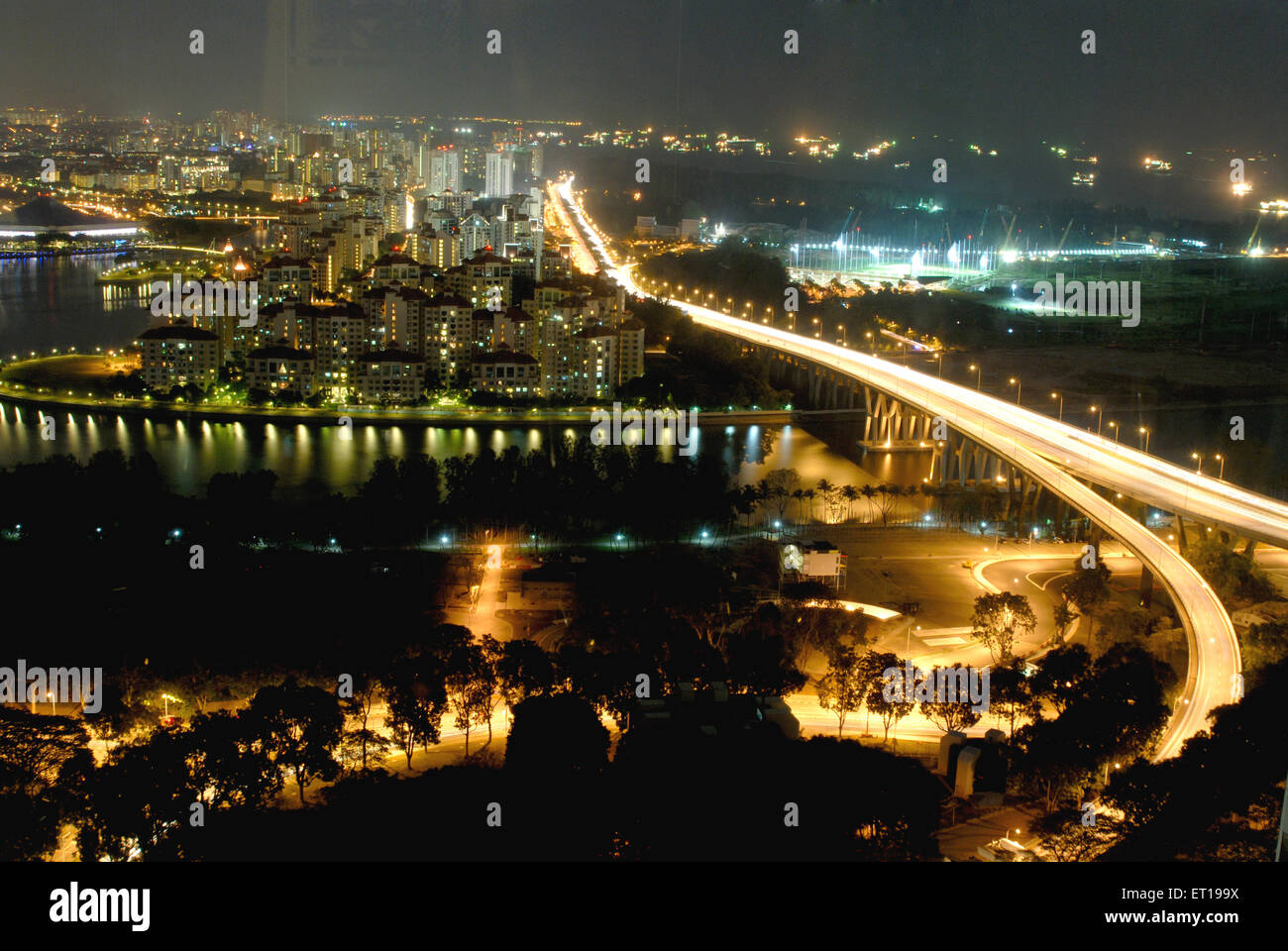 Vista aérea de la escena nocturna cerca de Suntec city ; Singapur Foto de stock