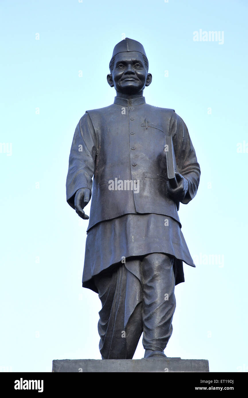 Estatua de Lalbahadur Shastri en el Regal Cinema Mumbai, Maharashtra, India Foto de stock