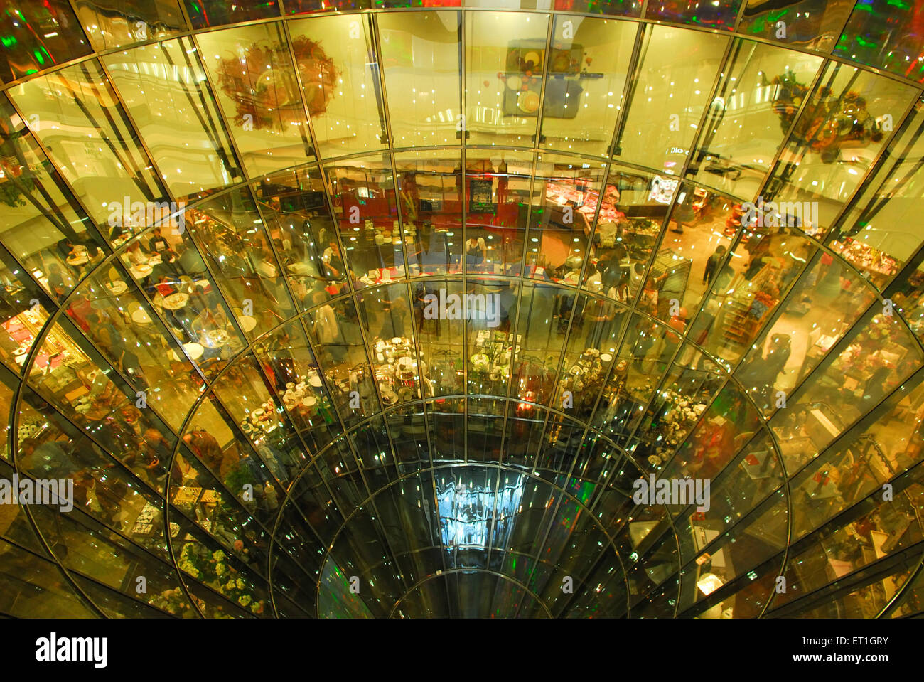 Arquitectura del centro comercial fotografías e imágenes de alta