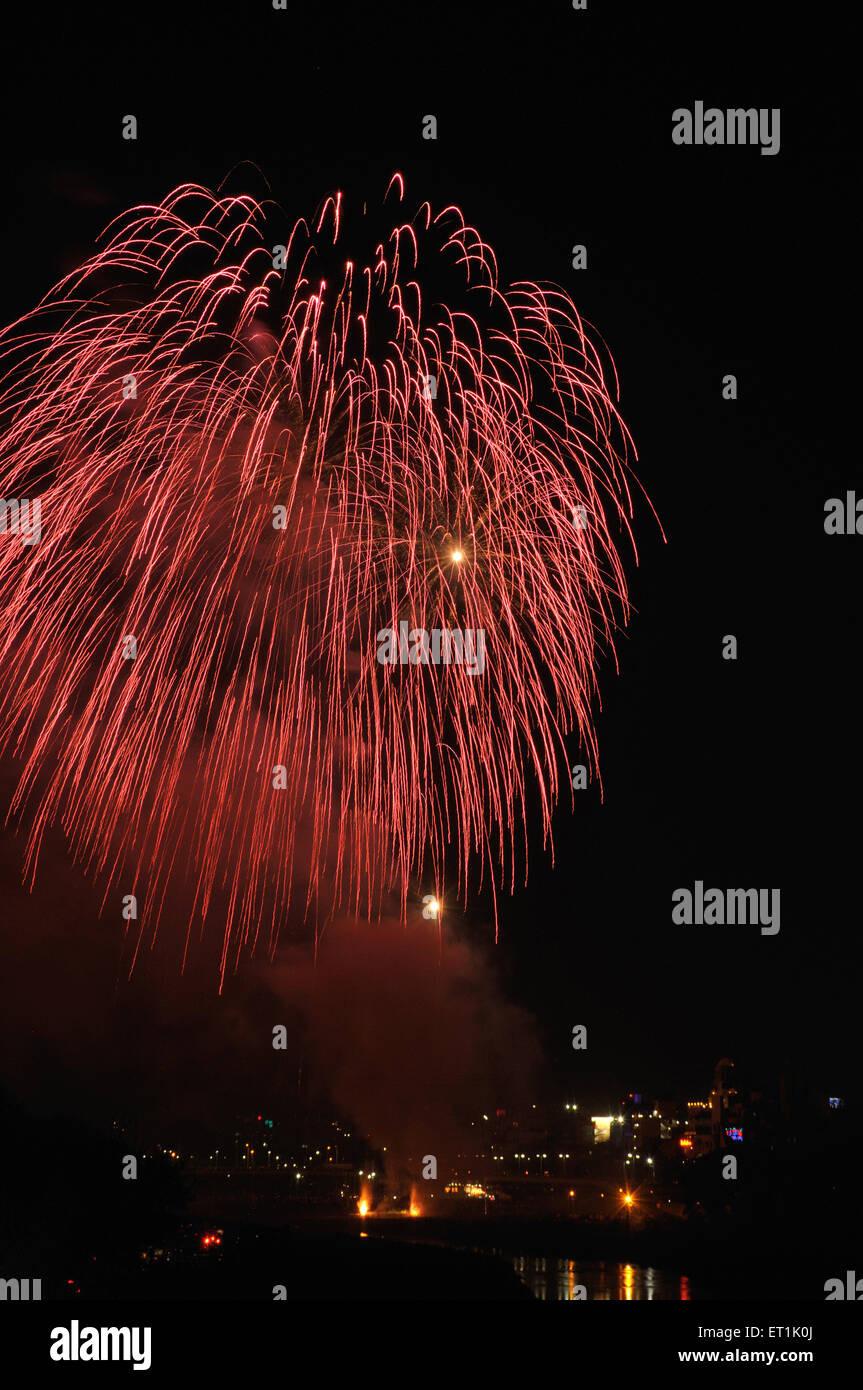Fuegos artificiales para el festival Diwali ; Pune ; Maharashtra ; India ; Asia ; Asiático ; indio Foto de stock