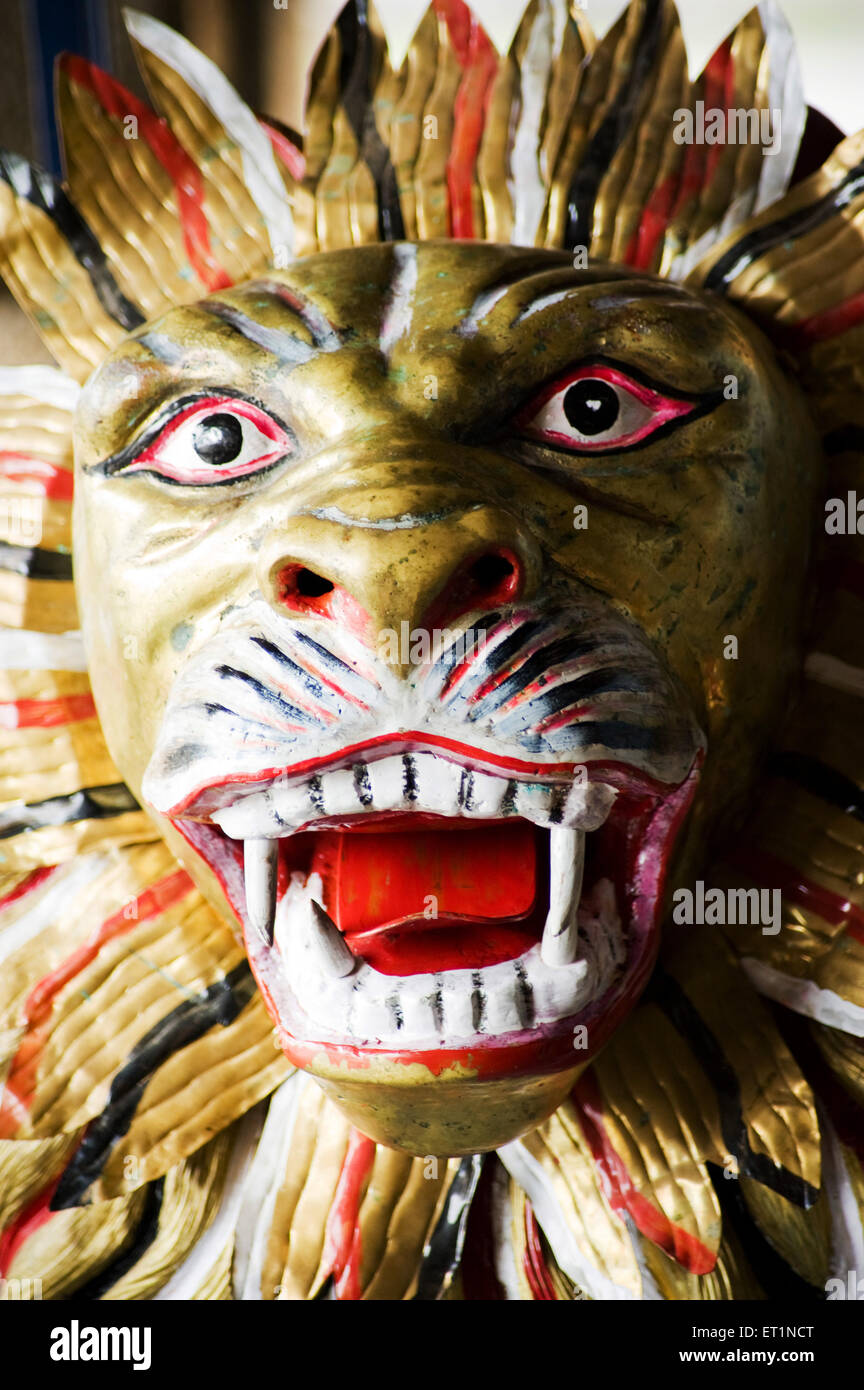 Estatua del león, león metálico, templo de Chennakeshava, templo de Keshava, templo de Kesava, Templo Vijayanarayana, Belur, Hassan, Karnataka, India, Asia Foto de stock