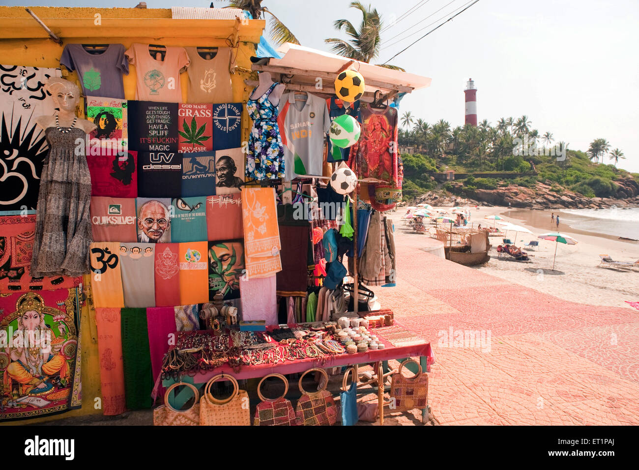 Tienda de artesanía ; Playa Kovalam ; Trivandrum ; Thiruvananthapuram ; Kerala ; India ; Asia Foto de stock