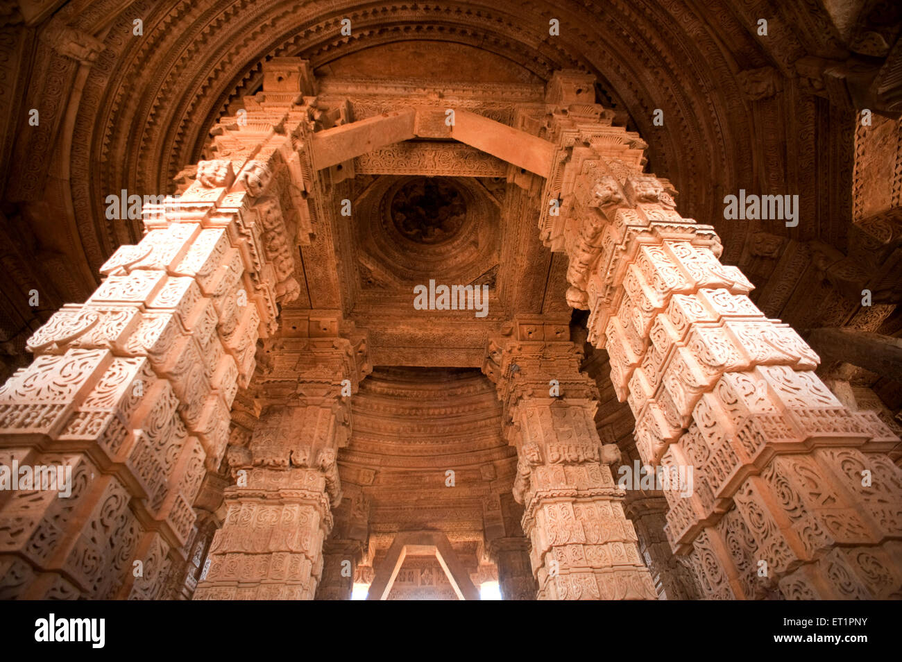 Interior del templo de saas ; gwalior fort ; ; de Madhya Pradesh, India Foto de stock