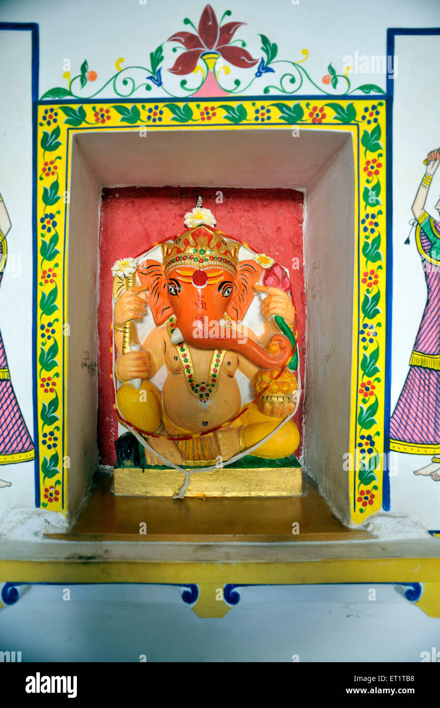 Estatua de Ganesha en el museo del palacio de la ciudad de Udaipur en Rajasthan india Asia Foto de stock