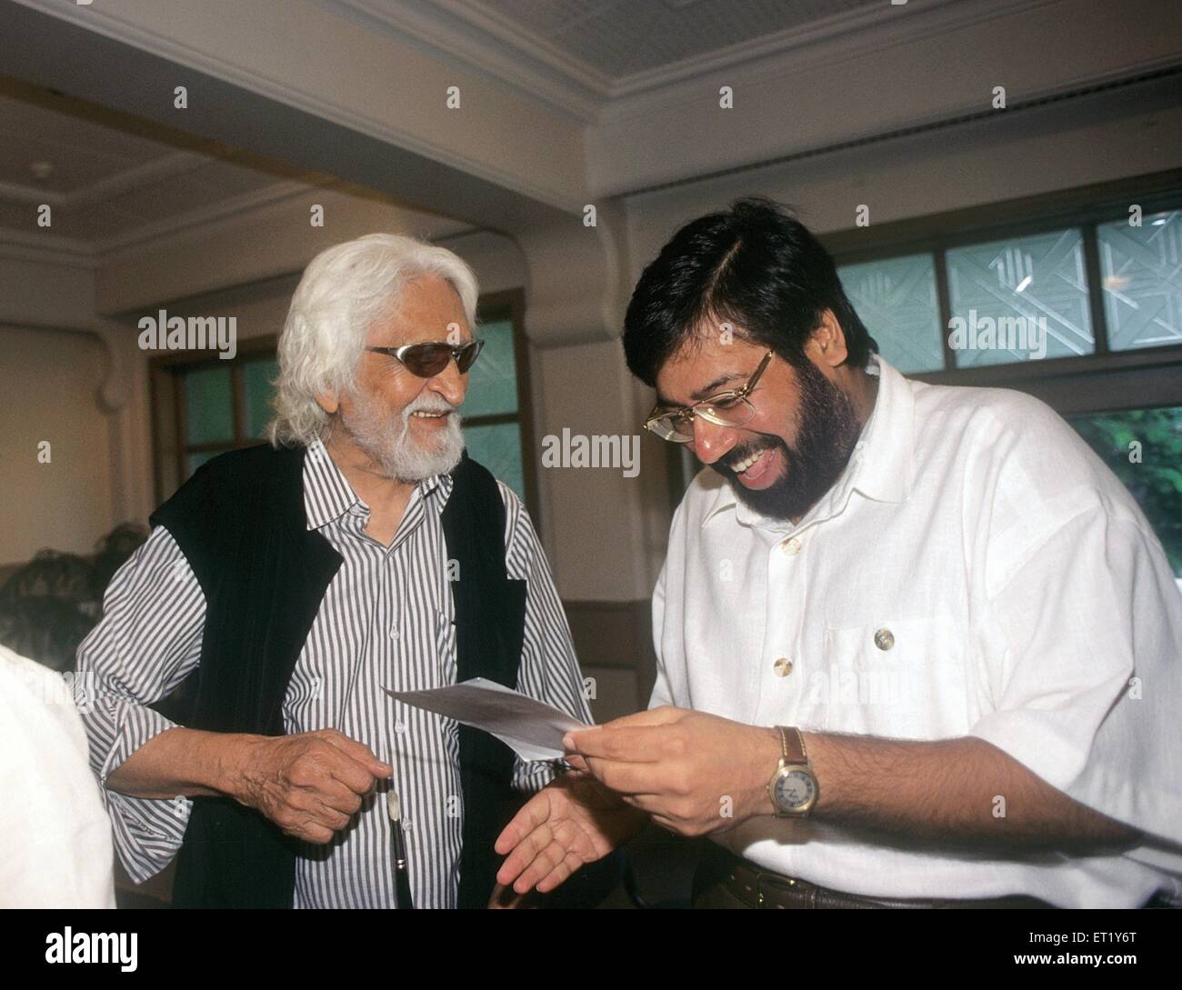 M F Hussain con RPG presidente duras goenka India Asia Foto de stock