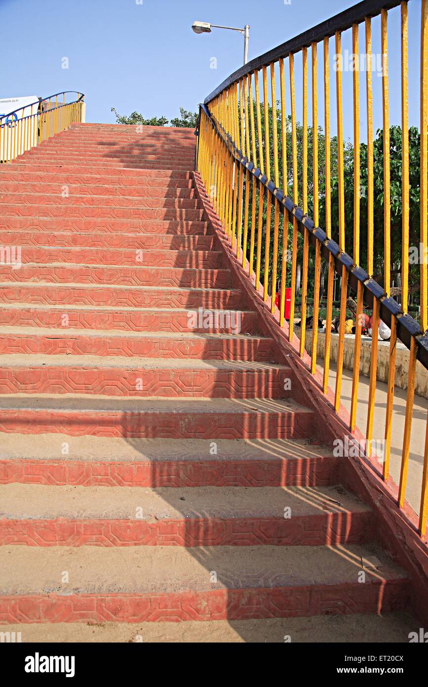 Puente peatonal ; G. B. Pant Chowk ; Girgaon ; Chowpatty Seaface ; Charni Road ; Bombay ; Bombay ; Maharashtra ; India ; Asia ; Asia ; Indio Foto de stock