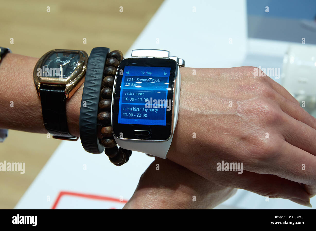Berlín, Alemania, Samsung presenta su último modelo de reloj inteligente Gear Foto de stock