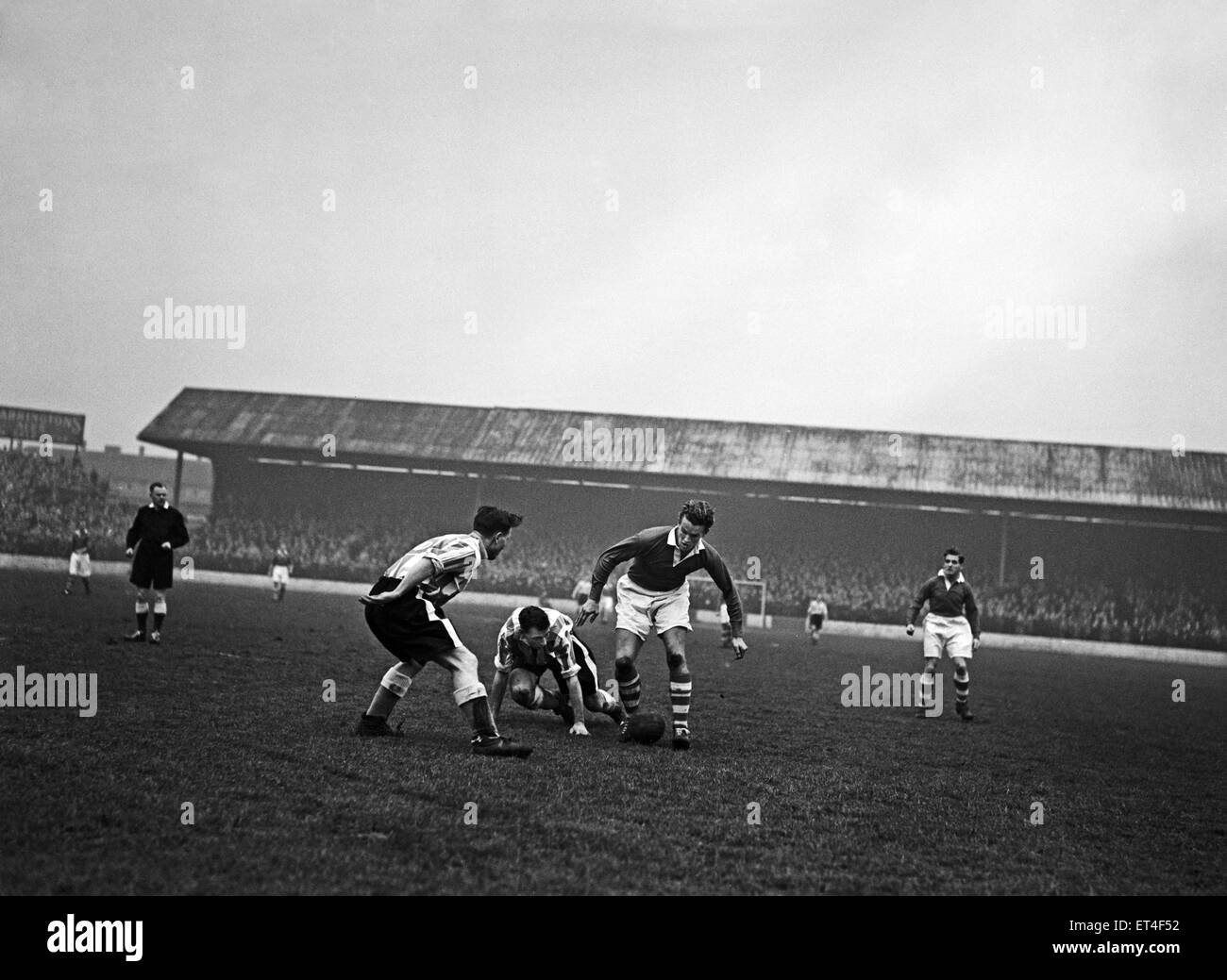 La primera división de la Liga inglesa disputado en el valle. Charlton Athletic 2 v Sheffield Wednesday 1. Hans Jeppson de Charlton en acción en su debut. 13 de enero de 1951. Foto de stock