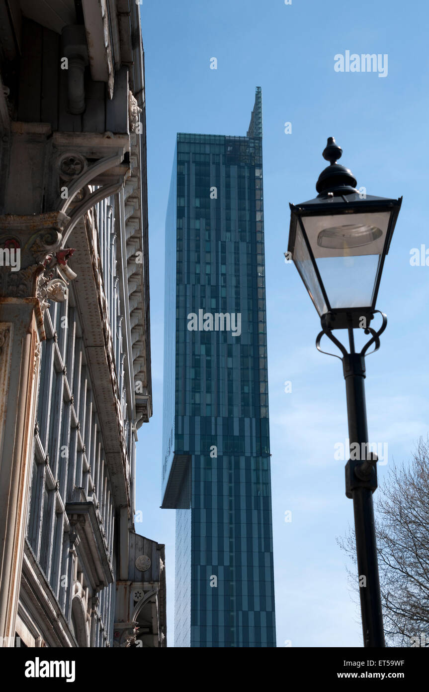 La Beetham Tower y patrimonio, lámpara de la calle Liverpool Road, Manchester, Inglaterra, Reino Unido. Foto de stock