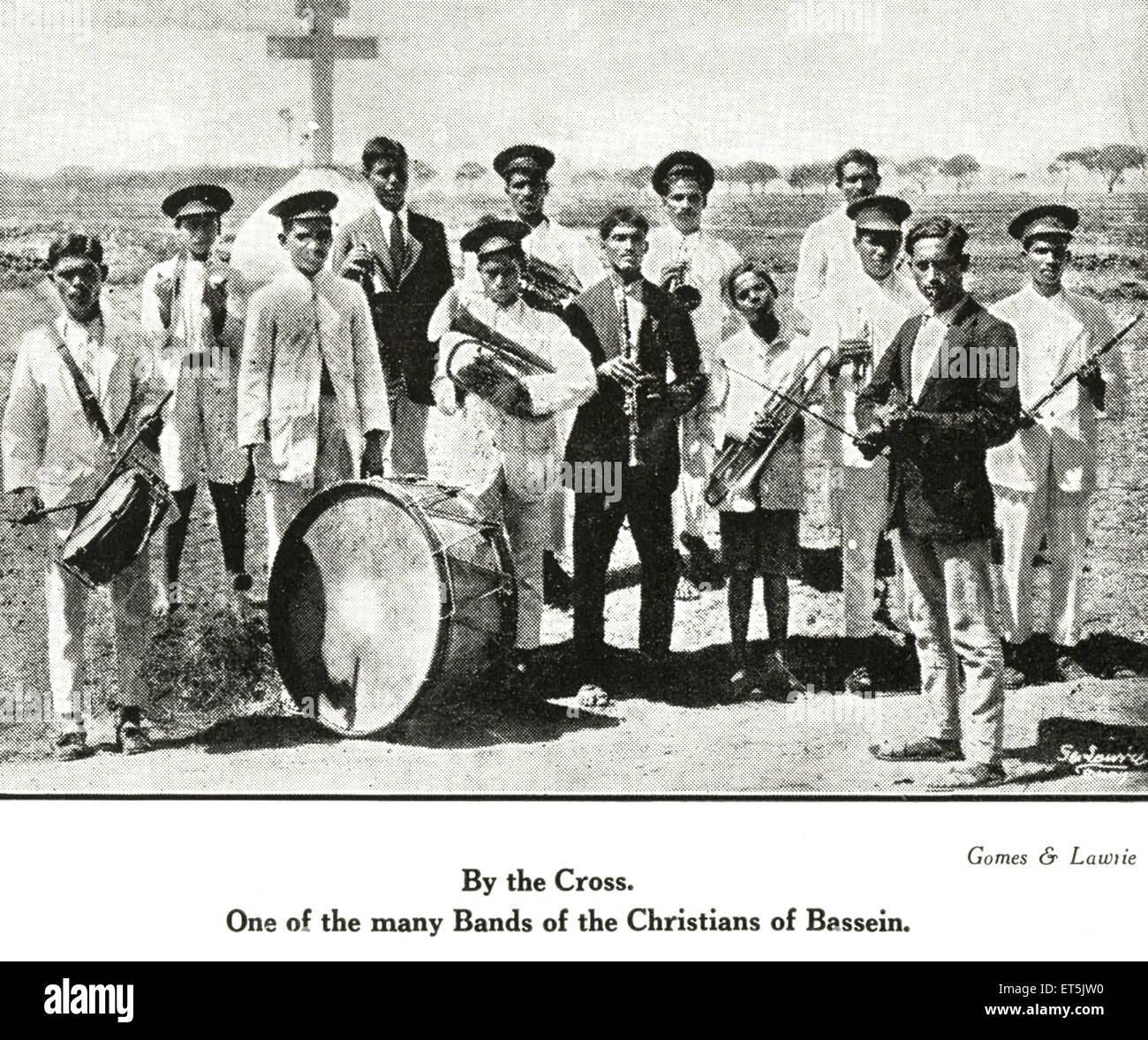 La comunidad católica de la Cruz, uno de los muchos grupos de Cristianos de Bassein Vasai ; ; ; Maharashtra India No, señor Foto de stock