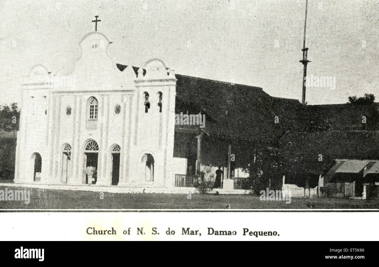 Comunidad católica Iglesia de N. S. do Mar ; Damao Pequeno ; India Foto de stock