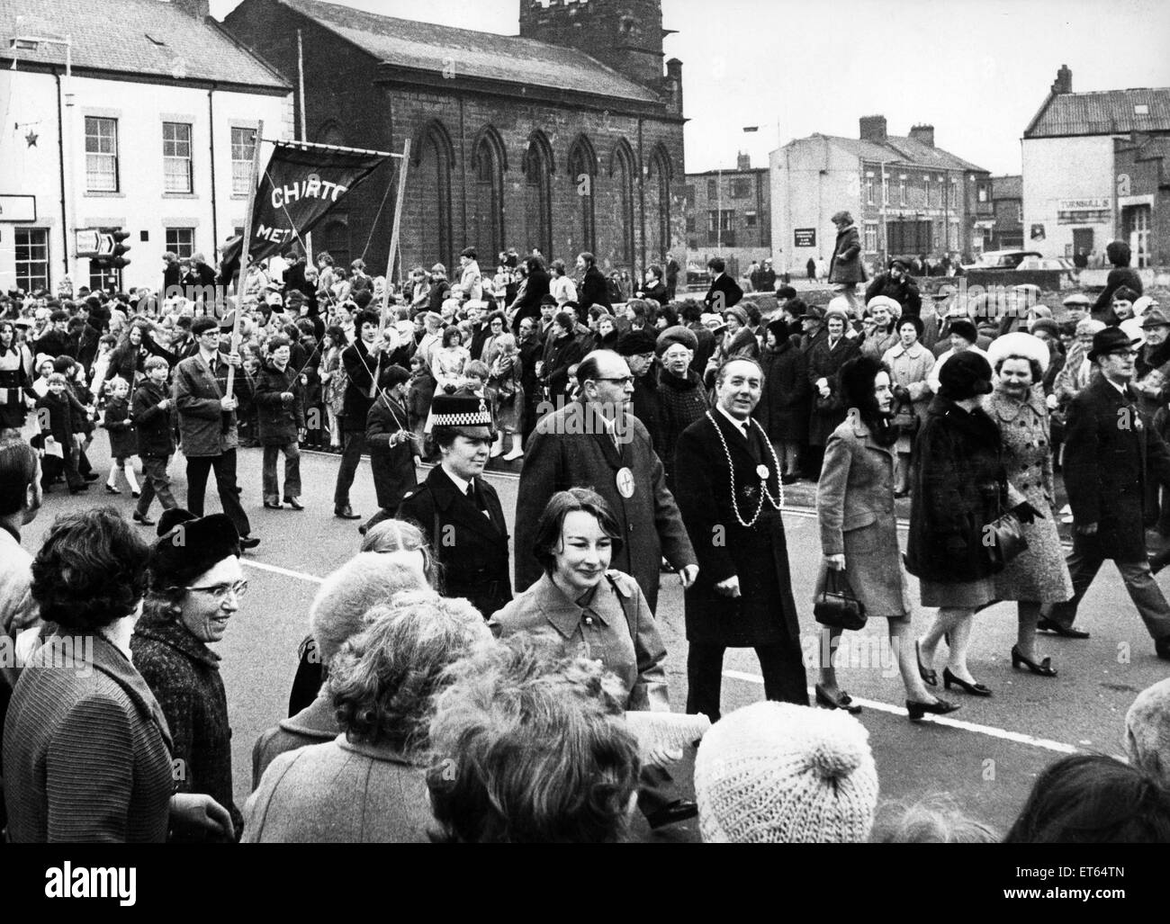 El Desfile de Pascua, el Viernes Santo, 31 de marzo de 1972. North Shields y South Shields Sunday School alumnos participaron en la procesión, congregados en la Plaza de Northumberland y luego caminar hasta el Memorial de la Iglesia Metodista en el Albion Road. Foto de stock