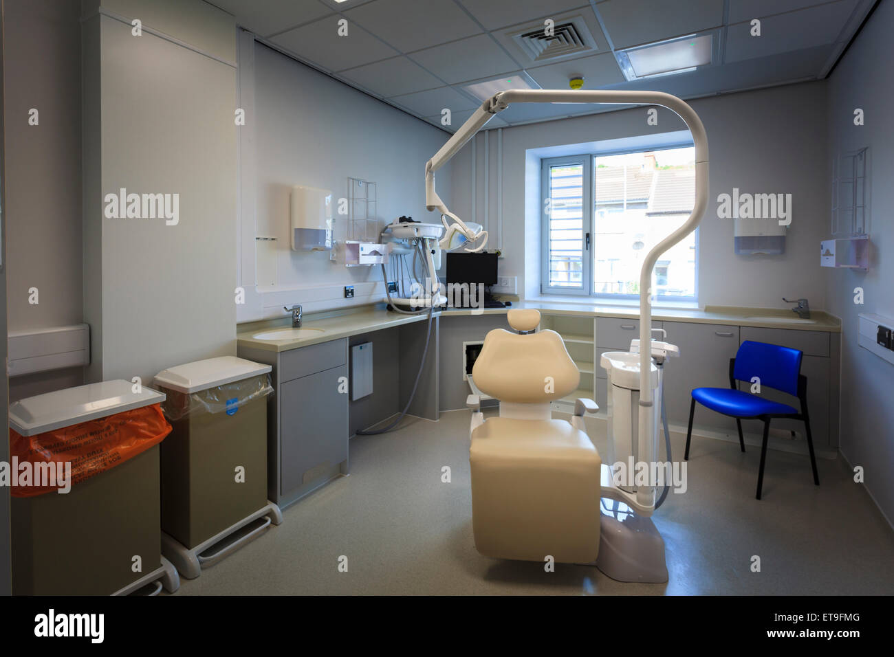 Sala de tratamiento dental Hospital desocupado Foto de stock