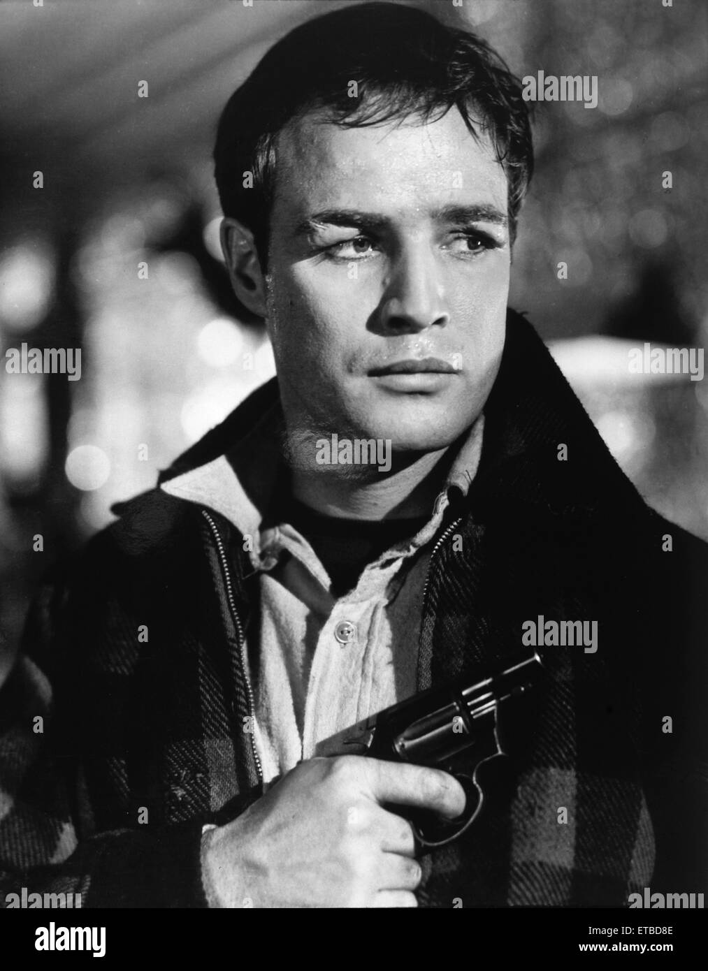 Marlon Brando, en el plató de la película "En la orilla", 1954 Foto de stock