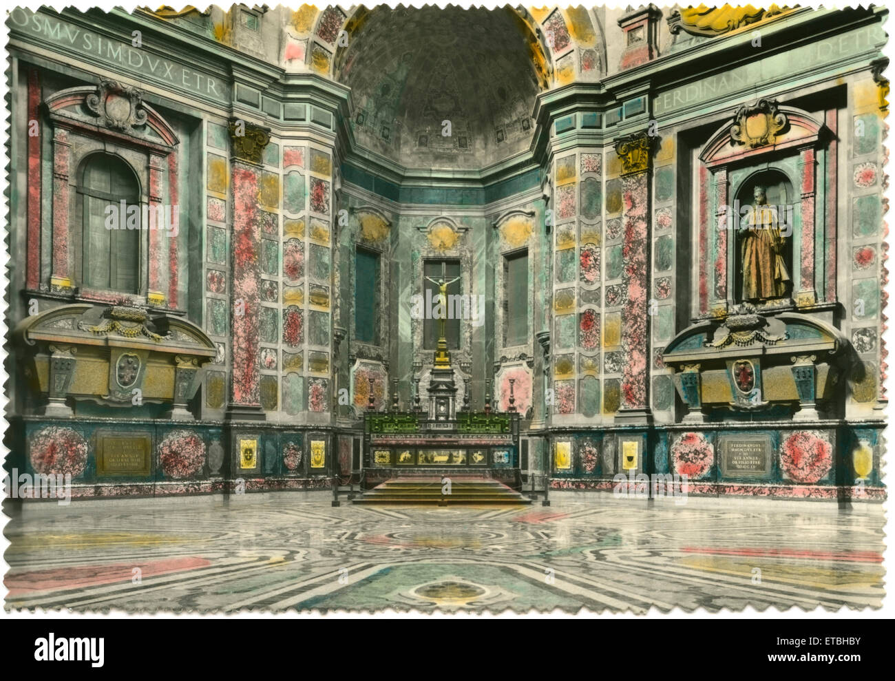 Capilla de los príncipes, la Capilla de los Medici, la Basílica de San Lorenzo, Florencia, Italia, Hand-Colored Postal, 1944 Foto de stock
