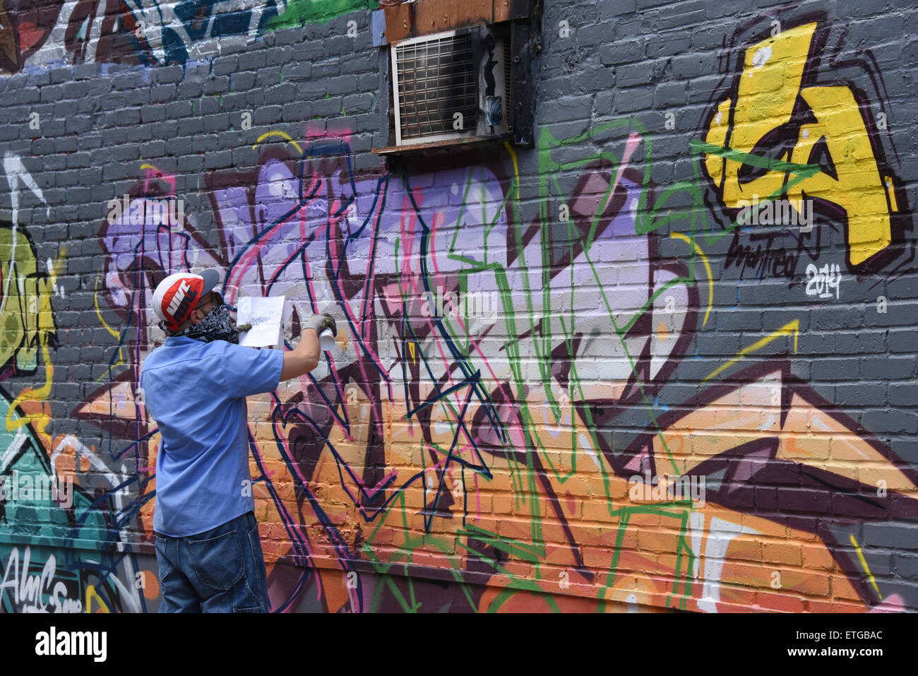 Montreal, Canadá: El mural es un festival de arte público internacional que atrae a artistas de todo el mundo. El festival pretende mural para celebrar la creatividad de la ciudad y democratizar el arte en un contexto de la calle.Mural Festival se celebrará en Montreal . Foto de stock