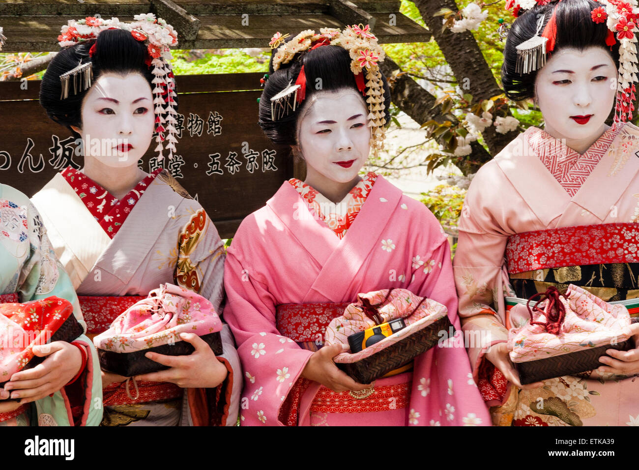 Japón, kimono, primavera, Kyoto, geisha, flor, niña, belleza, mujer, maiko,  gion, diversión, disfraz, tradición, japon, danse, shimada, geiko,  japanesecolors 3844x2615 fondo de pantalla