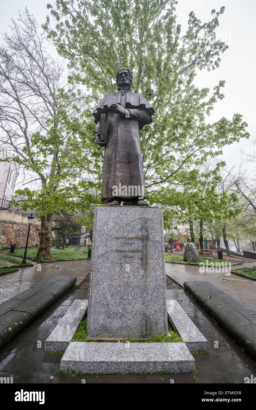 Estatua del filósofo Salomón Dodashvili en Sighnaghi ciudad en la región de  Kakheti, uno de la ciudad más pequeña de Georgia Fotografía de stock - Alamy