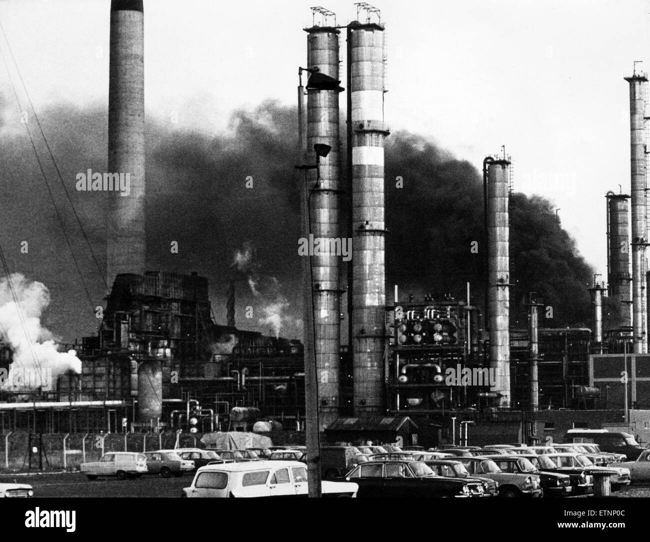 60 bomberos abordar blaze en ICI North Tees cerca de Billingham, 2º de enero de 1972. El fuego estaba localizado en el nº1, planta aromática, causando considerables daños estimados en decenas de miles de libras. Nadie resultó herido. Foto de stock