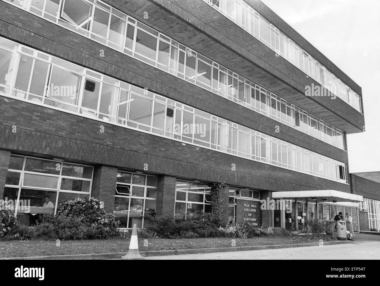 Tile Hill College de enseñanza complementaria, la colina de mosaico. El 3 de mayo de 1990. Foto de stock