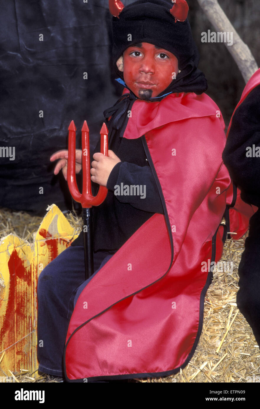 Carnival devil costume fotografías e imágenes de alta resolución - Alamy