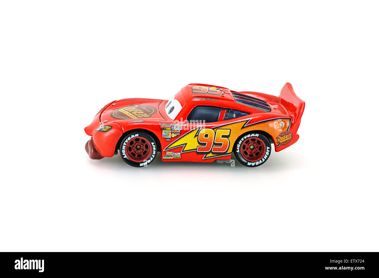 Bangkok, Tailandia - Febrero 08, 2015: la lengüeta Lighting Mcqueen coche  de juguete en un protagonista de la película de Disney Pixar Cars  Fotografía de stock - Alamy