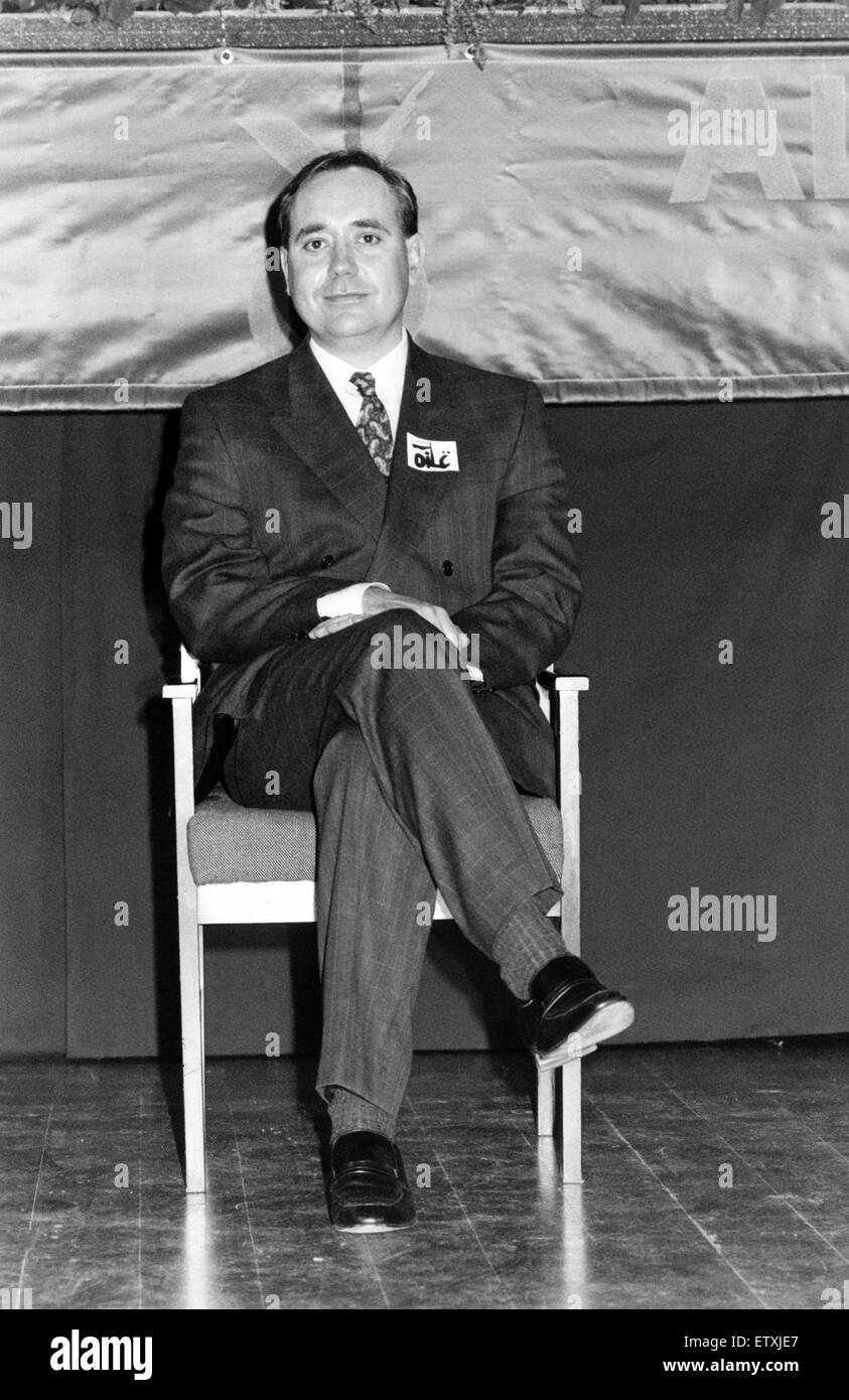 Alex Salmond, con un impresionante 300 voto mayoría, fue elegido líder