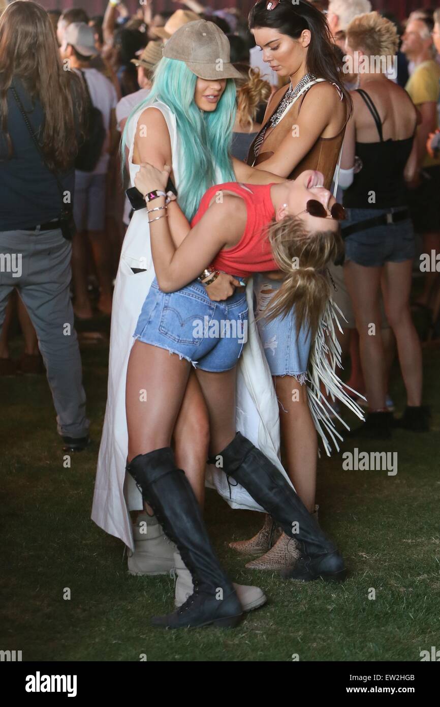 Kendall y Kylie Jenner en Coachella 2015 Semana 1 D a 1 con