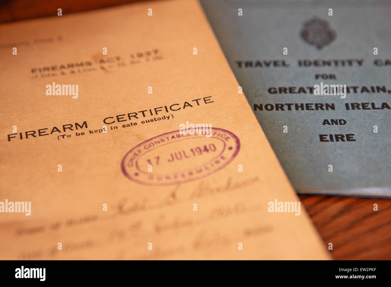 UK Arma certificado y tarjeta de identidad de viajes desde el 1940. Foto de stock