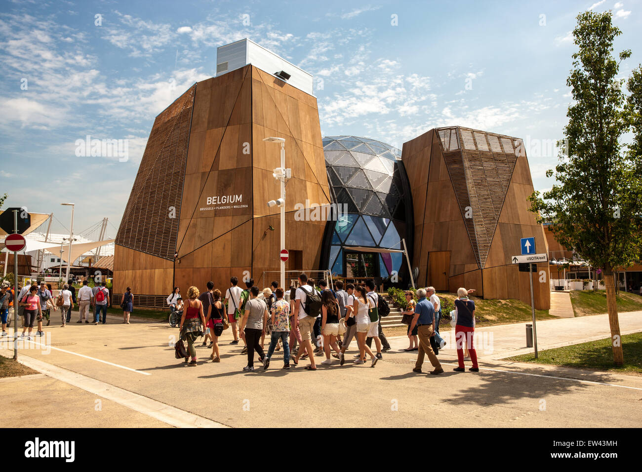 Milán, la Expo 2015, pabellón de Bélgica, la comida, la arquitectura, la estructura, las personas, la estructura, Foto de stock