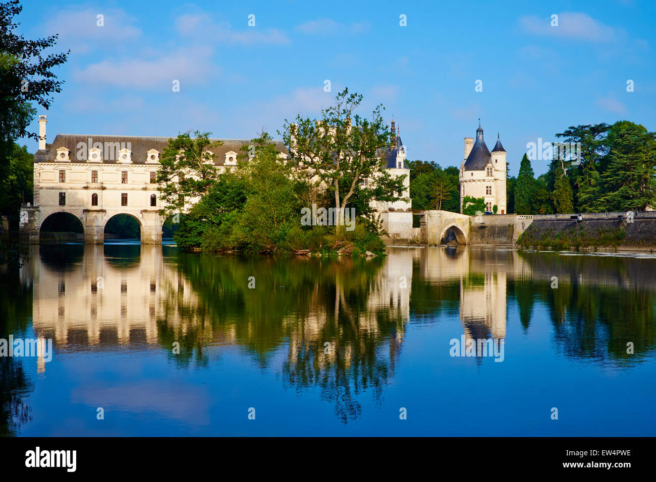 Francia, Indre-et-Loire, el castillo de Chenonceau y el río Cher Foto de stock