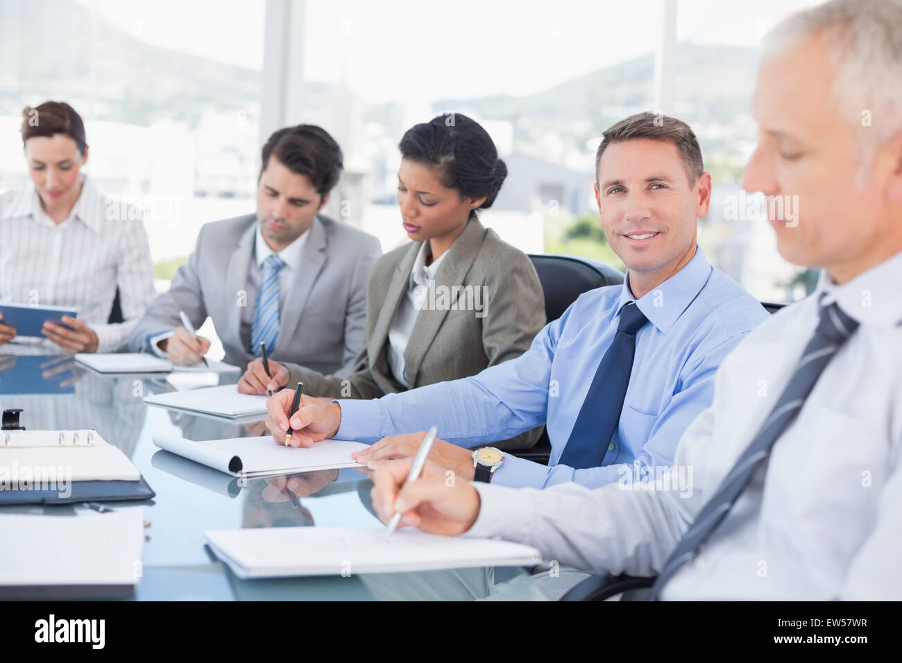 Durante la reunión del equipo de negocios Foto de stock