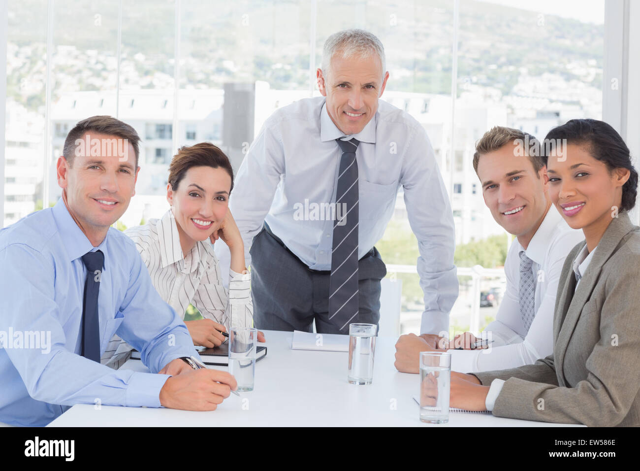 Tener una reunión del equipo de negocios Foto de stock