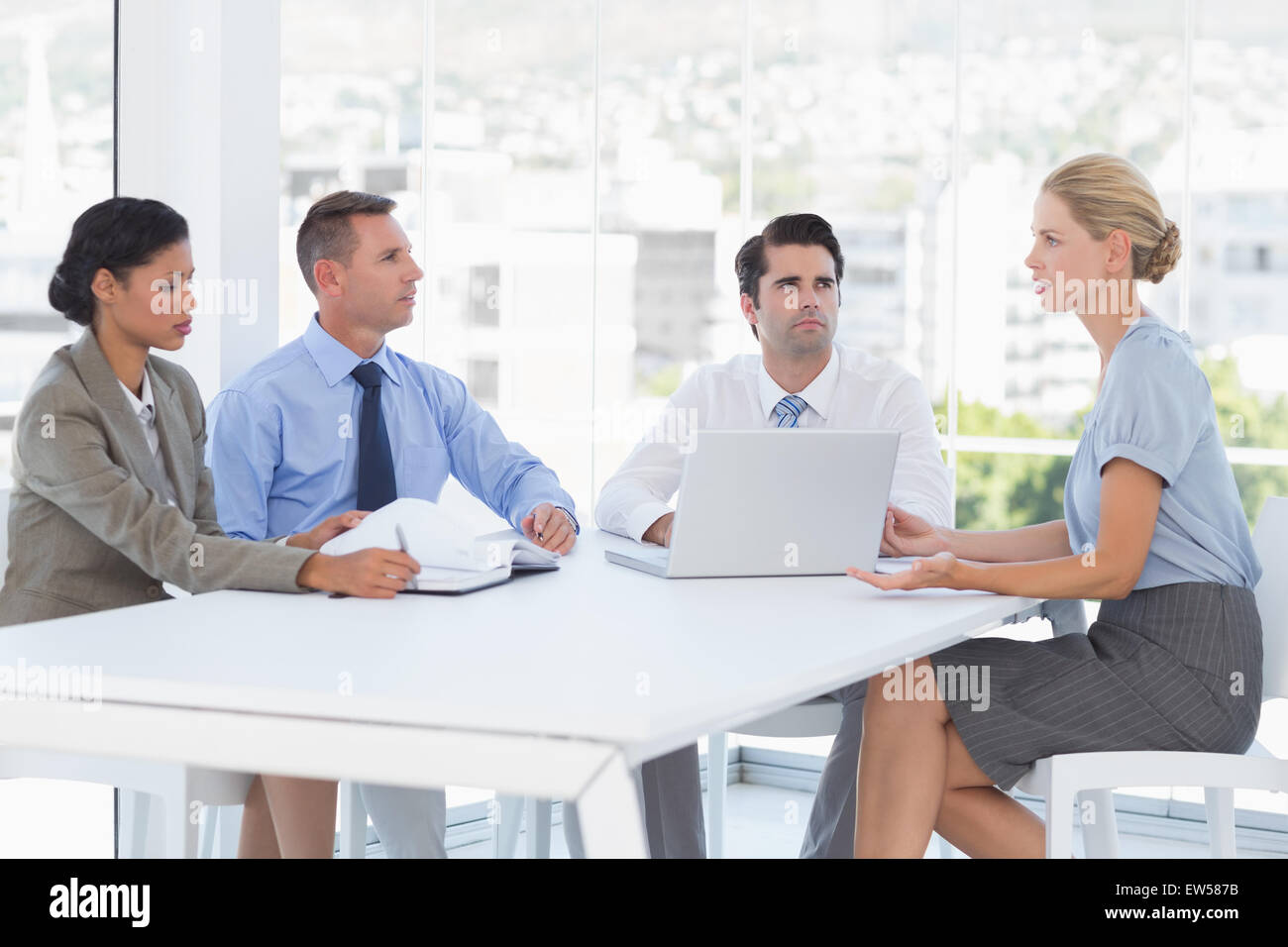 Tener una reunión del equipo de negocios Foto de stock