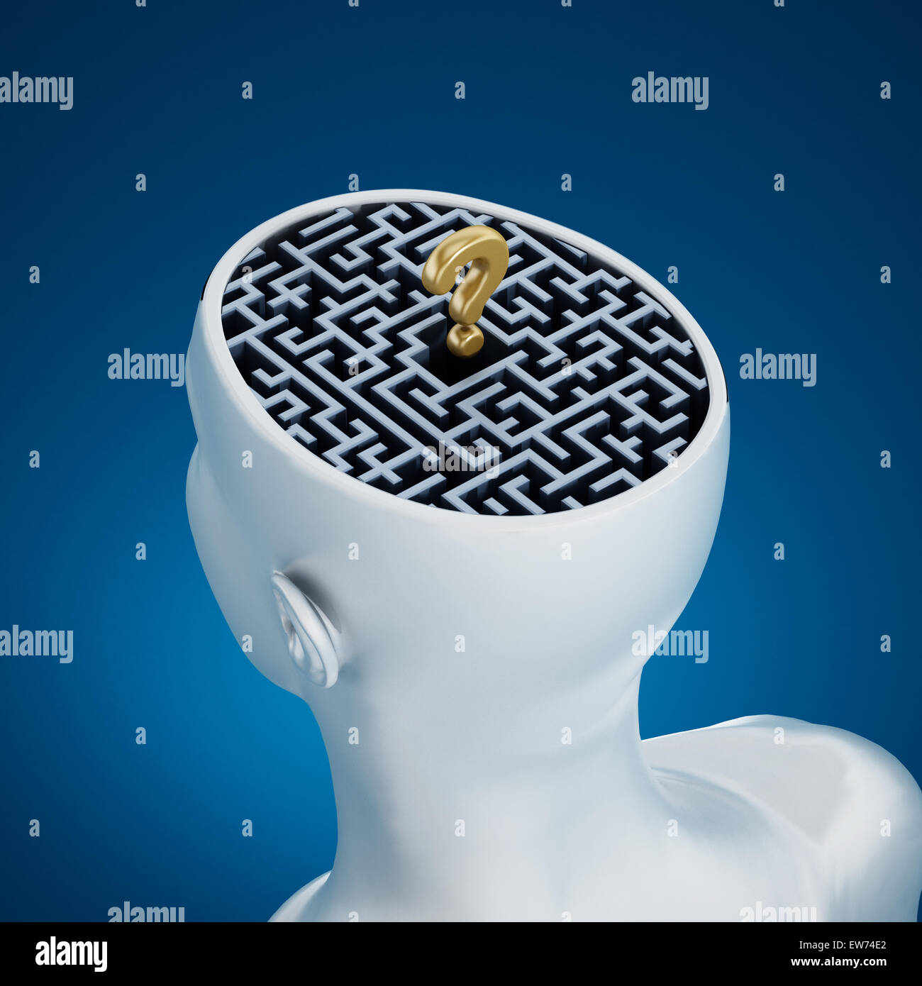 Laberinto y un signo de interrogación en su interior dorado cabeza humana contra el fondo azul. Foto de stock