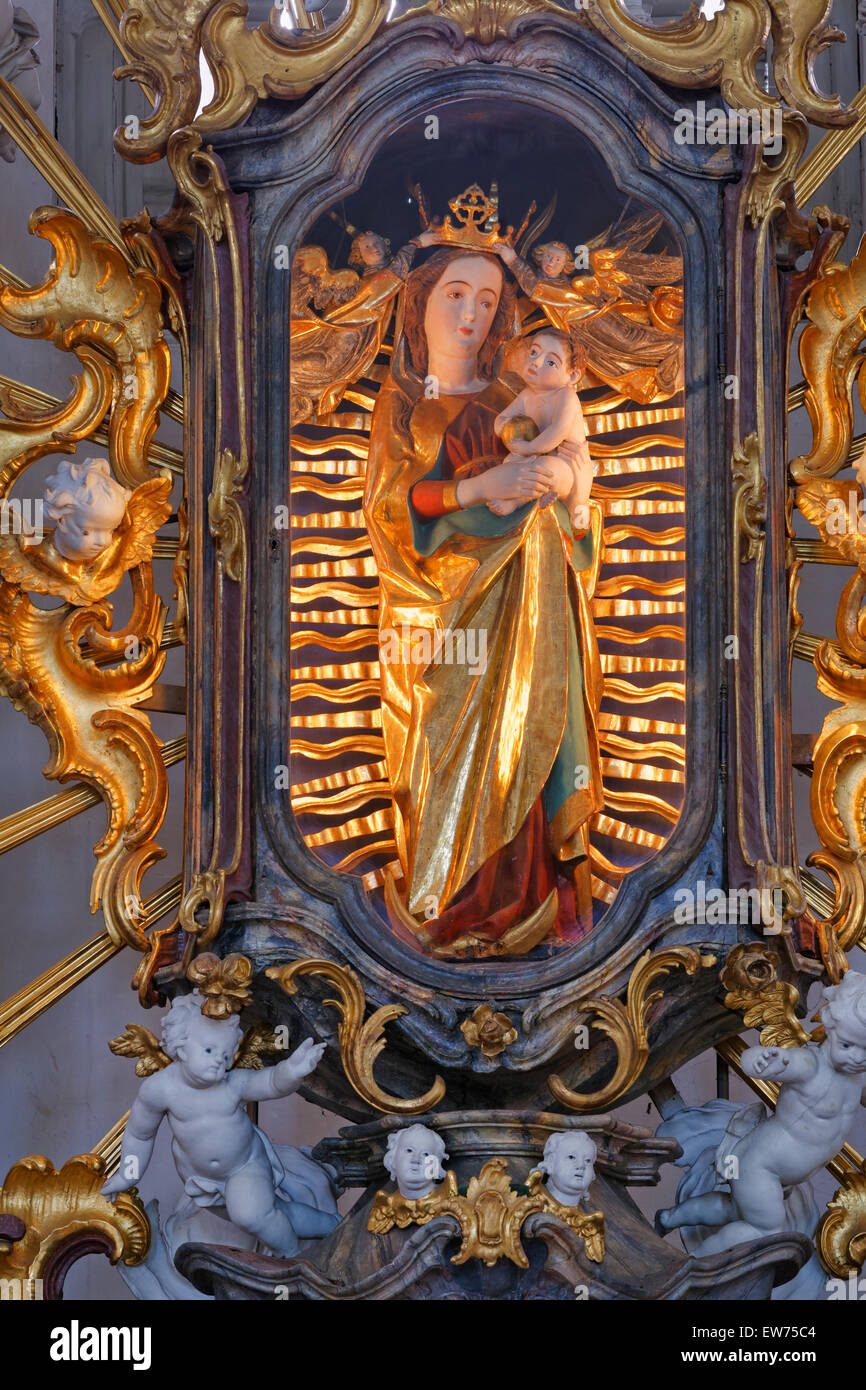 Pintura milagrosa en el altar mayor, la iglesia de peregrinación de Maria Limbach, Limbach, Eltmann, Mainfranken, Baja Franconia Foto de stock