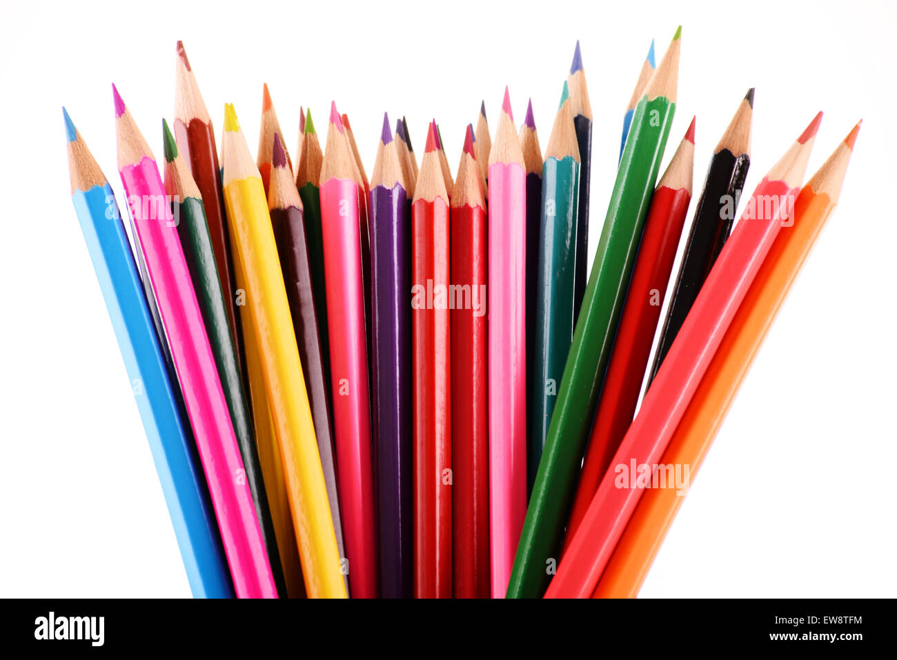 Composición con coloridos crayones aislado sobre fondo blanco. Foto de stock