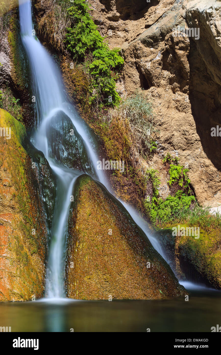 Darwin Falls en el Parque Nacional Valle de la Muerte en California, EE.UU. Foto de stock