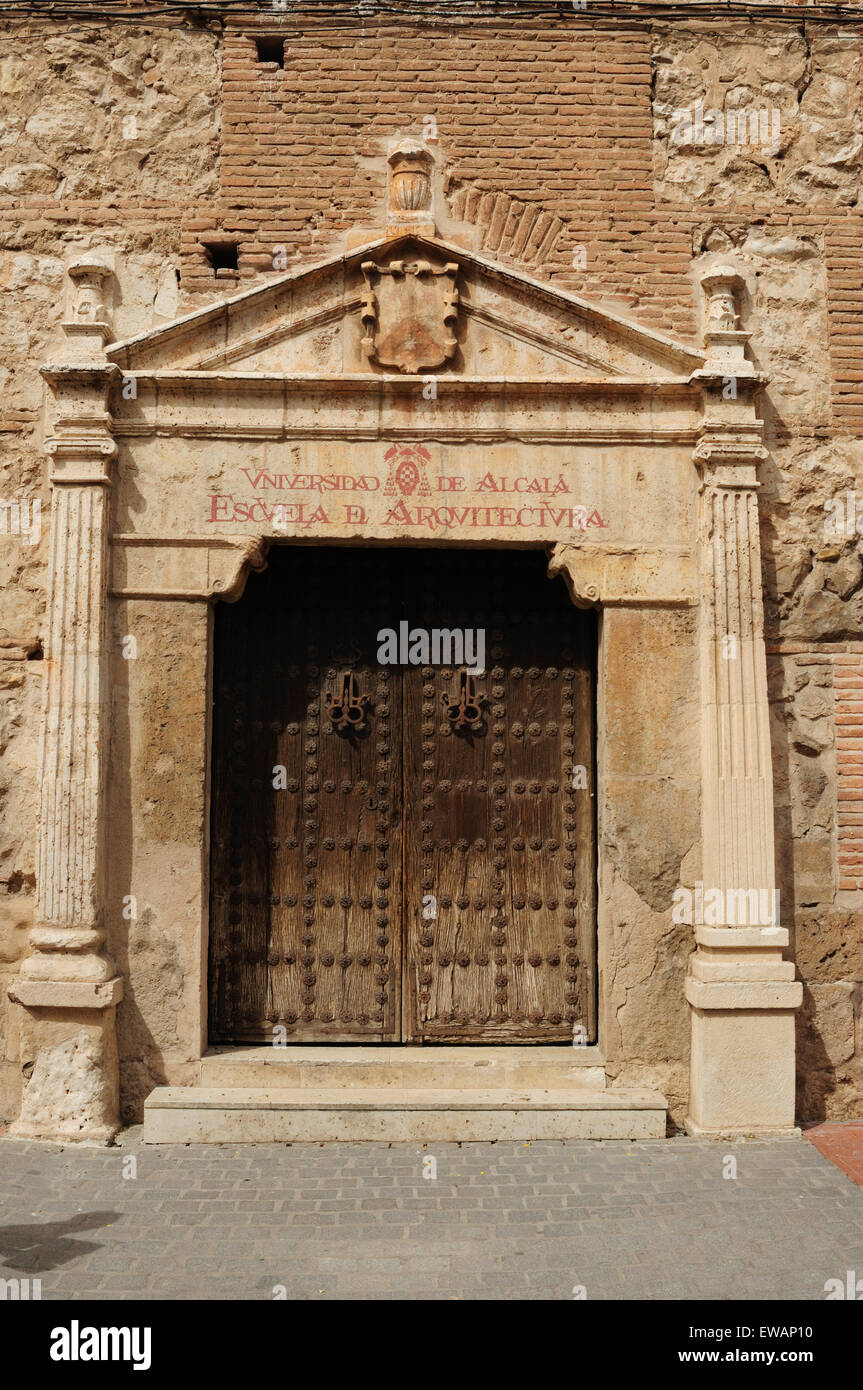 Entrada a la escuela de arquitectura de la Universidad de Alcalá de