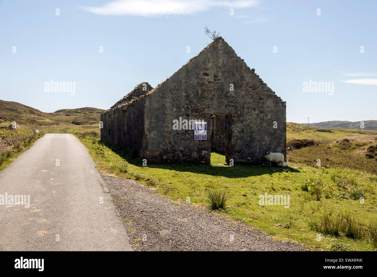 Las ruinas de la capilla propiedad en venta Uisken carretera aldea Bunessan Ross de Mull Inner Hebrides de Escocia Foto de stock