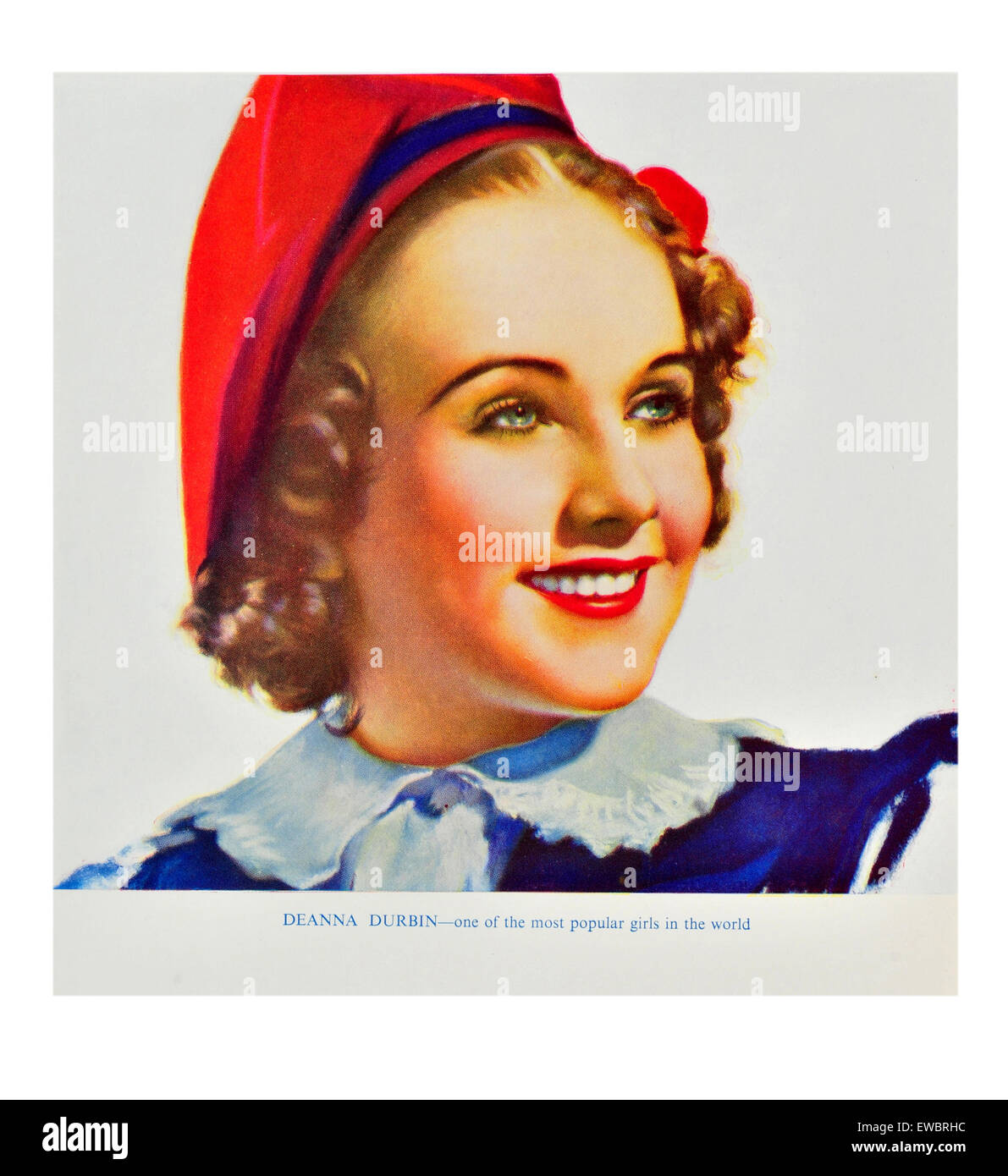 Retrato de una mujer sonriente vistiendo una boina roja con pelo marrón y corto vestido escalonada Foto de stock