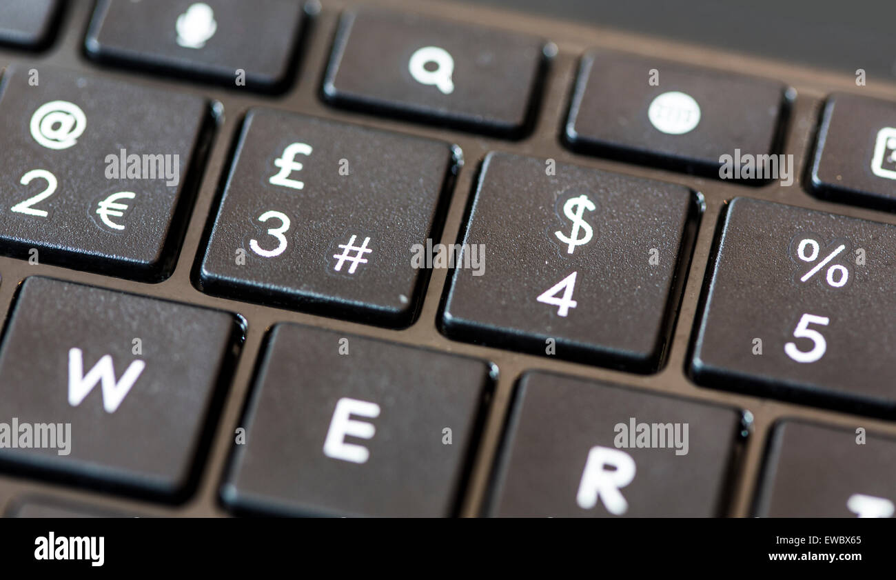 Euro Pound Dollar signos de porcentaje en un teclado de ordenador negro  Fotografía de stock - Alamy