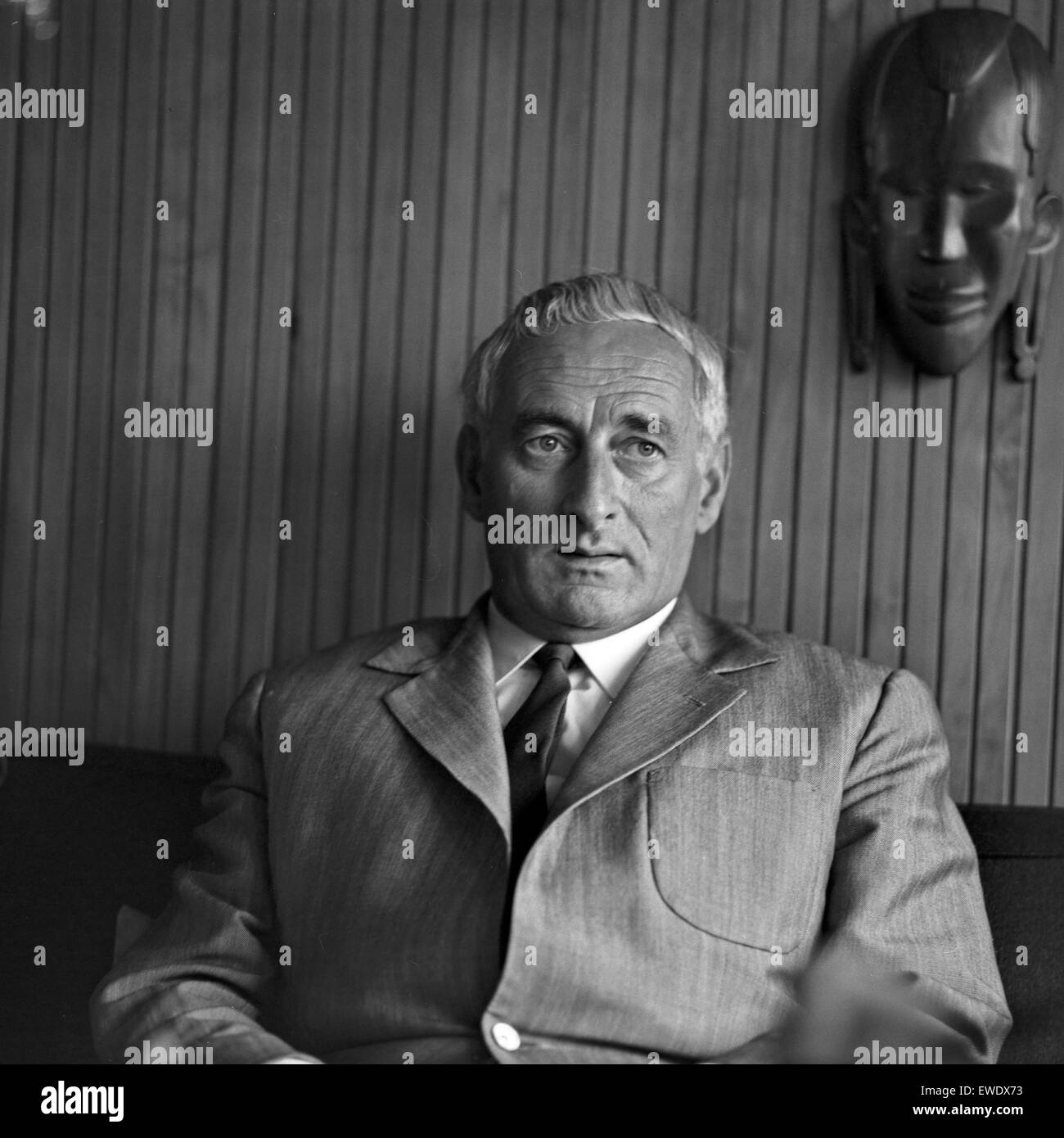 Deutscher Schriftsteller und Fernsehjournalist Physiker, Profesor Heinz Haber, Deutschland 1960er Jahre. Físico alemán, autor y periodista de televisión Heinz Haber, Alemania 1960. Foto de stock