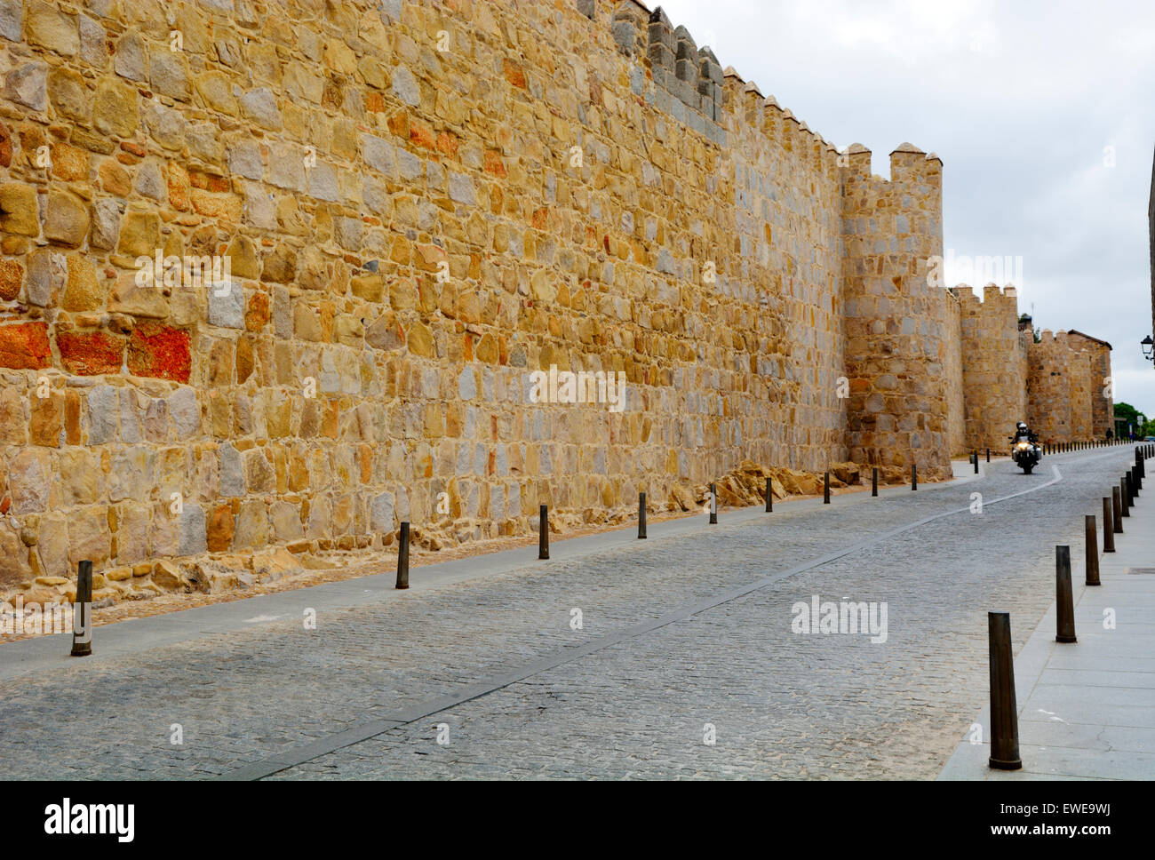 La antigua muralla de la ciudad de Ávila, España Foto de stock